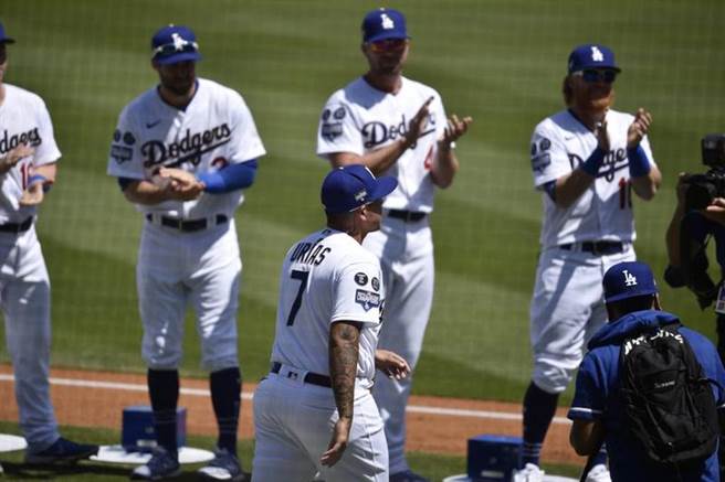 道奇投手Julio Urias领取2020世界大赛冠军戒指。（路透）