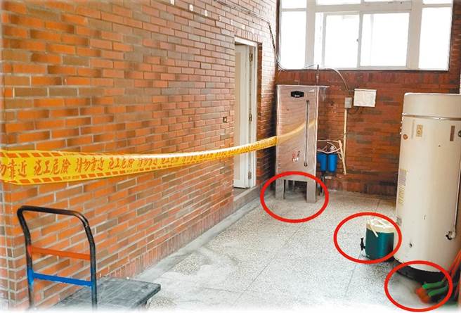 明阳中学教导及管理员私运乳清蛋白粉、香菸、色情刊物入内，藏放于红圈处，转交给4名男学生，不法获利68万多元。（高雄地检署提供／袁庭尧高雄传真）