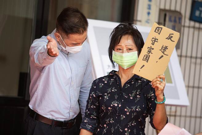 不滿遷村的居民強調，不要老是塑造他們「就是要錢」的負面形象。（袁庭堯攝）