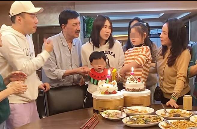 余家为余苑绮庆生。（图／翻摄自余祥铨Ken脸书）