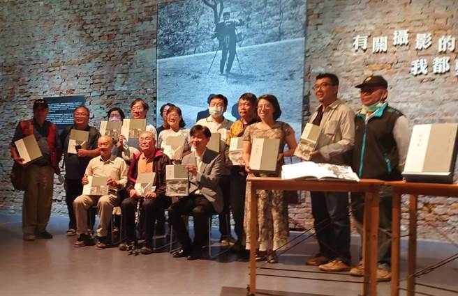 摄影家《许渊富》生平与作品套书10日发表。（台南市文化局提供／刘秀芬台南传真）