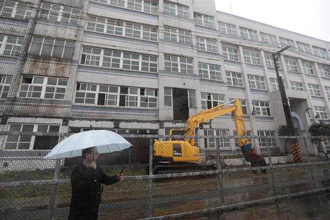 46运指部行政大楼今开拆。（基隆市政府提供／黄婉婷基隆传真）