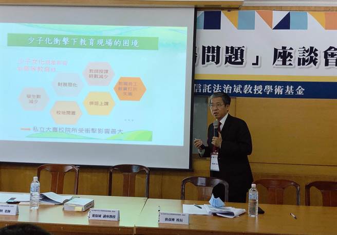 中国科技大学唐彦博校长，建议公私立大学同步减招，资源公平分配。（王雅芬摄影）