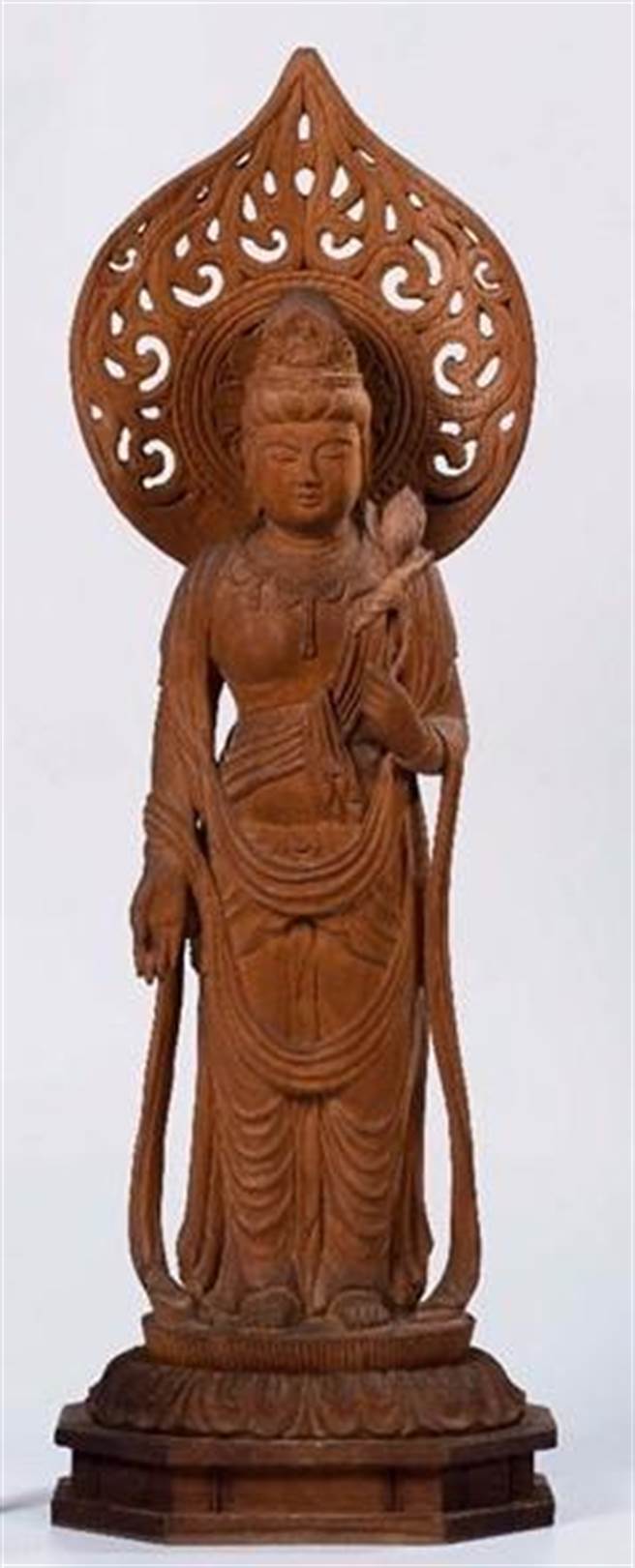 劝化堂所藏的「解梦观音神像」，除了工艺价值之外，也具有珍贵歷史价值。（苗栗县政府文观局提供／巫静婷苗栗传真）