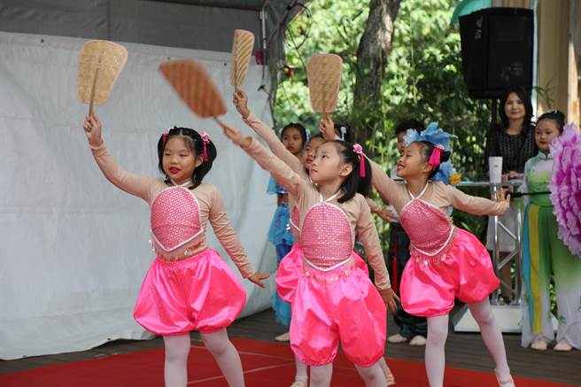 嘉义县中埔乡公所今10日在嘉槟文化馆举办国中小学第5届「艺起童乐」学生艺文联展。（嘉义县政提供∕吕妍庭嘉义传真）