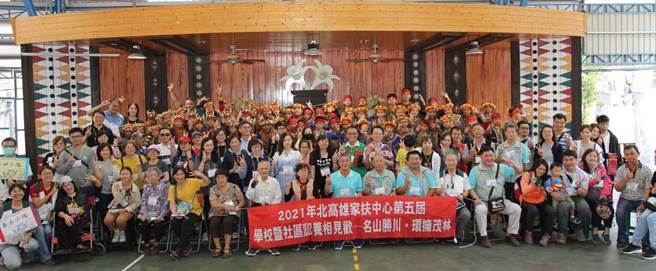 北高雄家扶中心认养茂林等偏乡国中小学校课后社团学习，10日举办认养人与学校师生相见欢活动。（林雅惠摄）