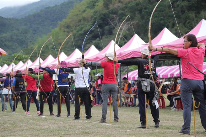 全国原住民传统射箭比赛，今天在台东县卑南乡东兴社区文化广场登场。（民眾提供／庄哲权台东传真）