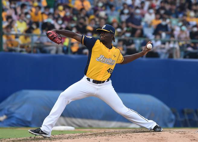 中信兄弟洋投德保拉完投胜。（资料照／中信兄弟提供）