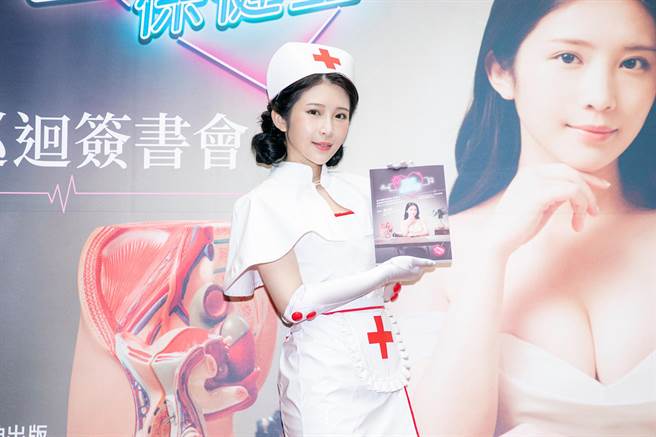 鄭家純10日舉辦首場簽書會。（圓神出版社提供）