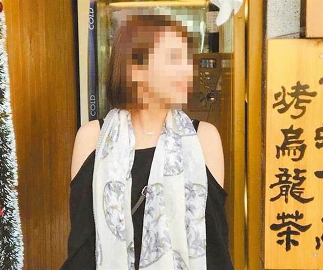 屏东假车祸命案，曾女在屏东市一家手机通讯行上班，长相甜美。（摘自脸书）
