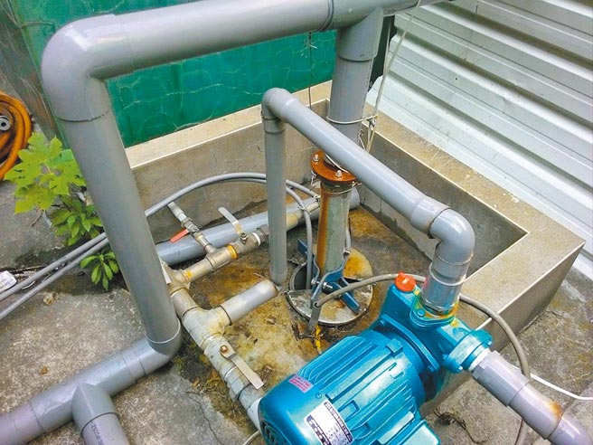 台中市水利局查获神冈一家工厂私凿水井抽取地下水，20天以来至少百辆水车载走2千吨。（台中市水利局提供／王文吉台中传真）