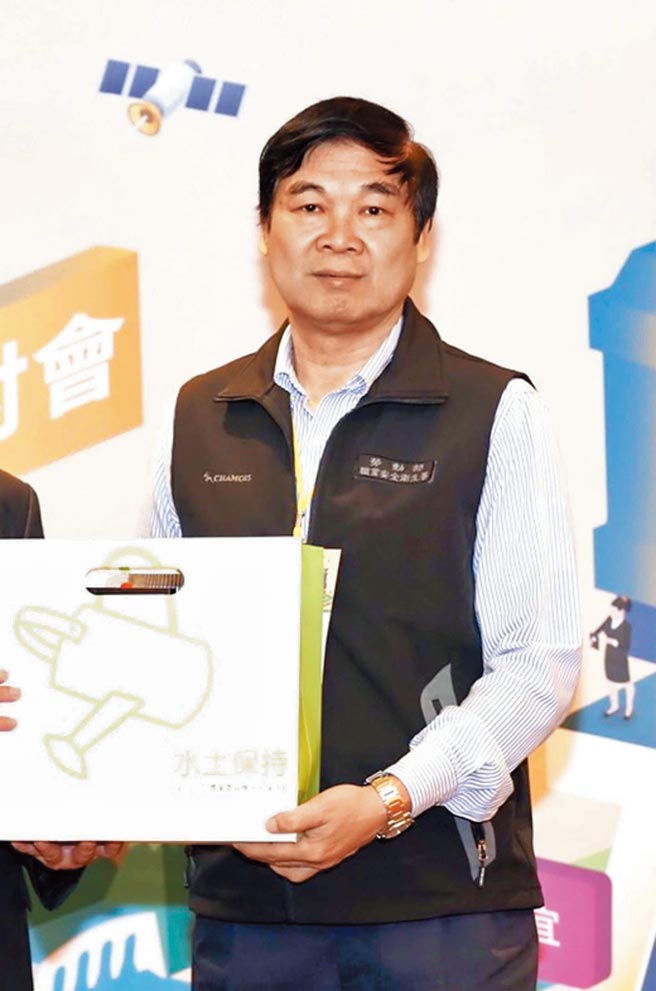 高市新任劳工局长由劳动部职安署副署长周登春接任，未来首要任务为加强劳检、强化职安。（高市府提供／柯宗纬高雄传真）