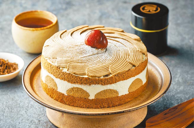 全聯We Sweet x 一○八抹茶茶廊「焙茶蒙布朗」，6吋、約450g，469元。（全聯提供）