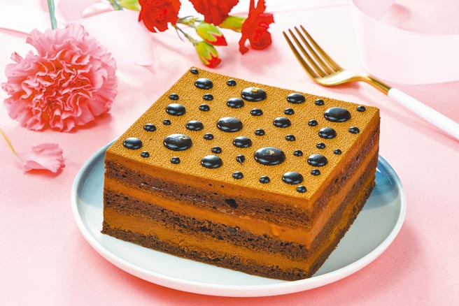 愛買「瑞士頂級巧克力蛋糕」6吋、599元。（愛買提供）