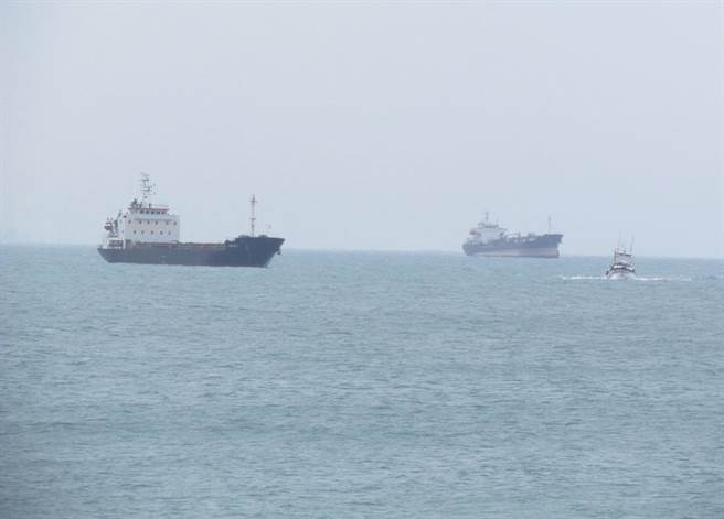 帛琉籍货轮51岁印尼籍船员8日在公海死亡，今天货轮将抵达台中港。（民眾提供／陈淑娥台中传真）