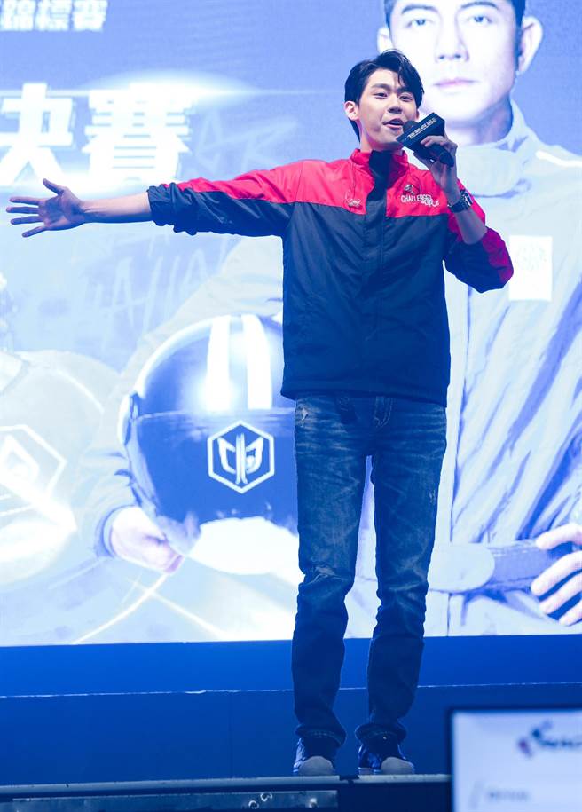 李玉玺今出席电竞赛车锦标赛。（吴松翰摄）