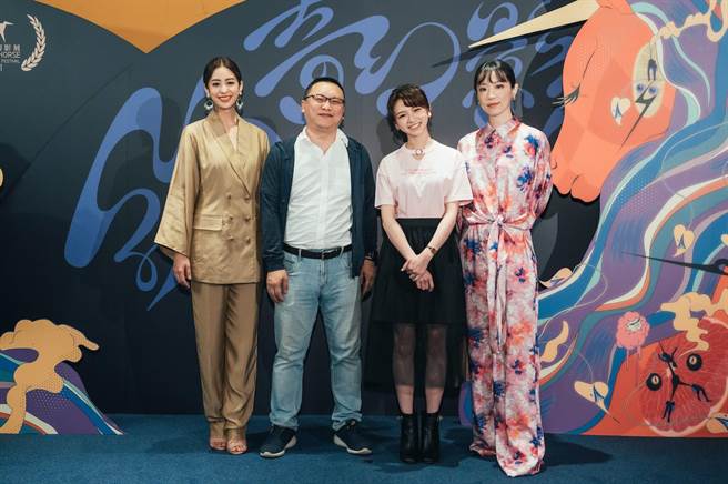 莫允雯（左起）、总监制汤升荣、陈姸霏、林子熙出席影集《2049：刺猬法则》世界首映。（金马执委会提供）