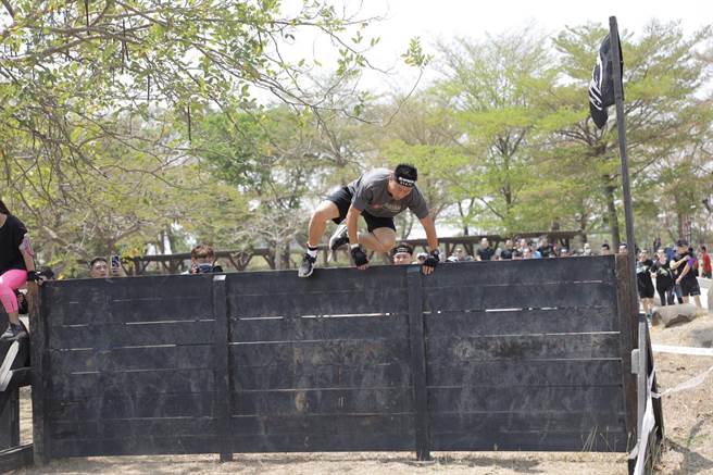 斯巴达障碍跑竞赛今展开第二天赛事。（宽宽整合行销提供）