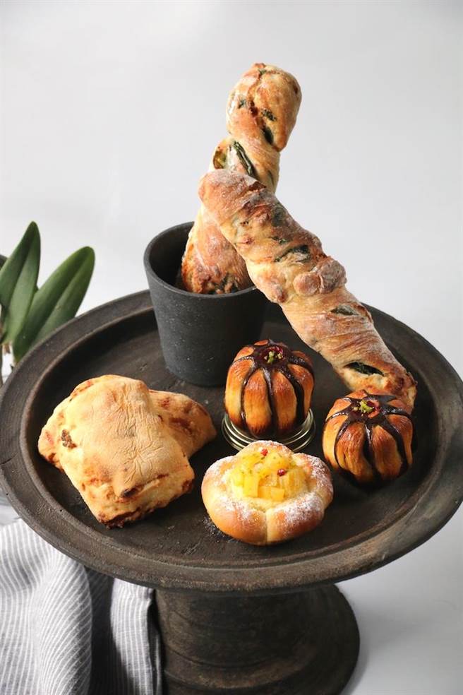 烘焙大师陈耀训、张家豪客座  限定冠军麵包登场(庆祝烘焙提供)