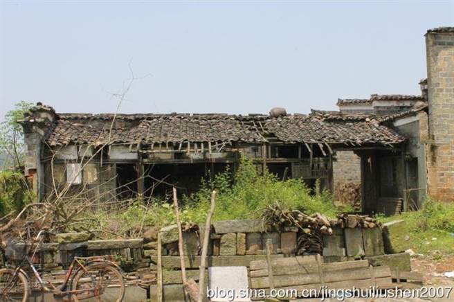 抚州市东乡区瑶墟乡河渡村赤岭村戴森荣故居。（汪云飞摄）