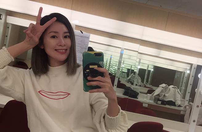 張棋惠曬近照和5年前的產後照，連她自己都直呼：「整個身型真的明顯變化」。（圖／取材自張棋惠臉書）