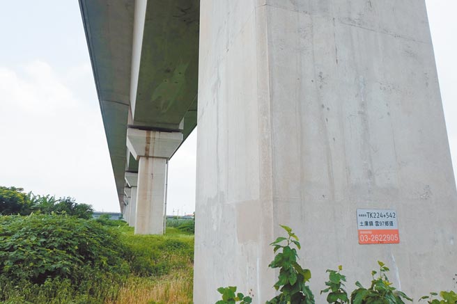 云林县配合既有滞洪设施，推动地下水补注可减少水源取得的困难，有效减缓地层下陷，确保高铁行驶安全。（本报资料照片）