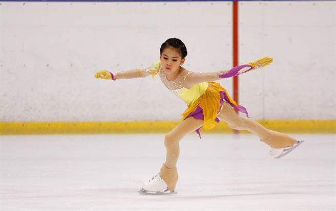 年仅8岁的「滑冰神童」赖岑晰。(大会提供)