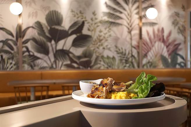 〈M One Cafe〉插旗信義區除裝潢設計與本店截然不同，廚藝團隊並研發設計出多款全新餐點菜式。(圖／姚舜）