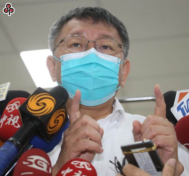 牛津AZ疫苗擴大施打，台北市長柯文哲受訪表示，上次視察特別交代將3cc針具改成1cc，針頭更細，打起來更不痛，不過每支施打成本差了3.5元。（陳君瑋攝）