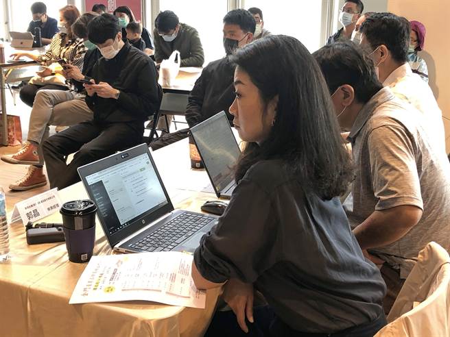 现场安排在地创业青年、特产业者分享自身品牌故事外，更透过产、官、学界人士与地方创生专家，就如何发掘地方特色元素，打造金门亮点品牌，进行主题式和针对性的沟通之二。（李金生摄）