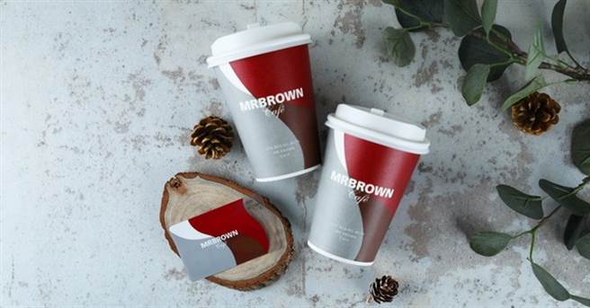 伯朗咖啡除每周一例行买一送一优惠外，民眾只要于本月每周三，带2个环保杯至门市消费，也可享有买一送一。（图／伯朗提供）