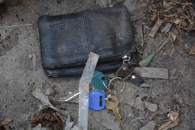 邹姓男子抢来的皮包。（读者提供／洪荣志台南传真）