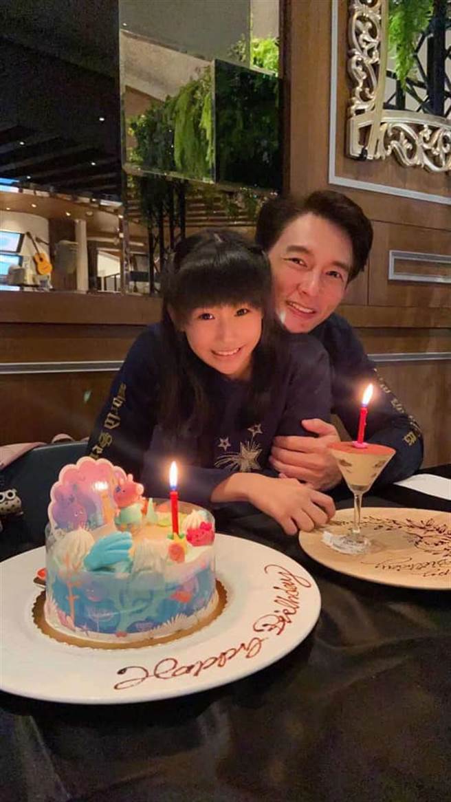 溫昇豪慶祝女兒8歲生日。（圖／翻攝自臉書）