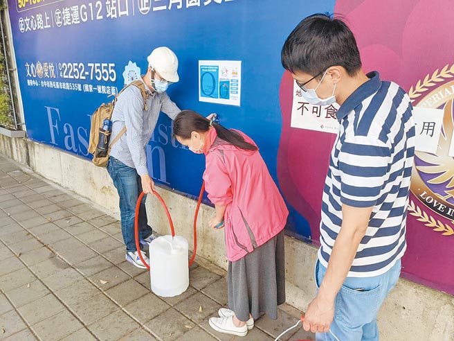 中市第1部小型移动式净水设备已完成设置，每日可产出15吨民生用水。（台中市水利局提供／陈淑娥台中传真）