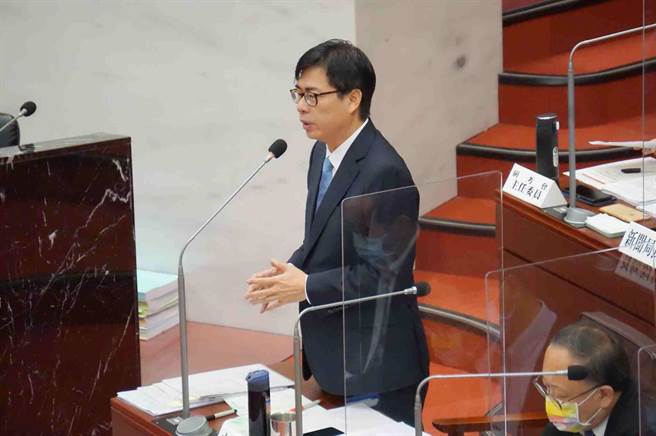 針對高市府稱岡山掩埋場惡火，市長陳其邁今（13）日在議會備詢時回答，第一時間檢測，並無特殊有害物質。（柯宗緯攝）