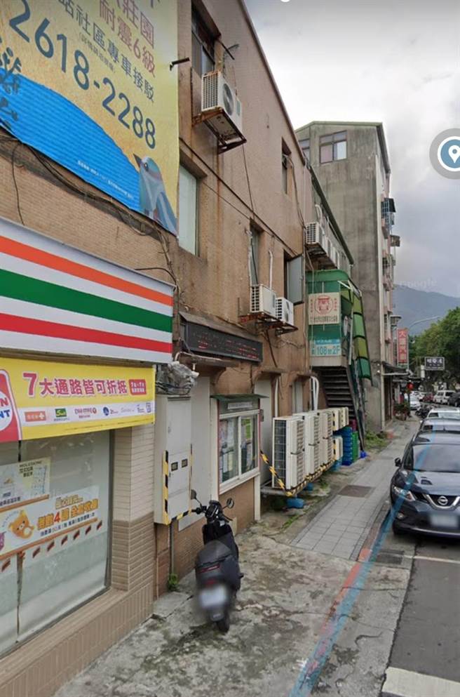 2名嚣张歹徒驾驶百万轿车分持手枪连开3枪示威，警方循线找到犯案用车辆，但仍未缉获歹徒到案。（图：民眾提供）