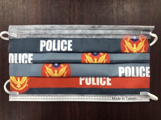 彰化县北斗镇织梦乐园总裁苏宏韦，特别印制5000个印有警察LOGO的口罩送给北斗分局，让员警能安心护轿，让活动圆满进行。(北斗分局提供／吴建辉彰化传真)