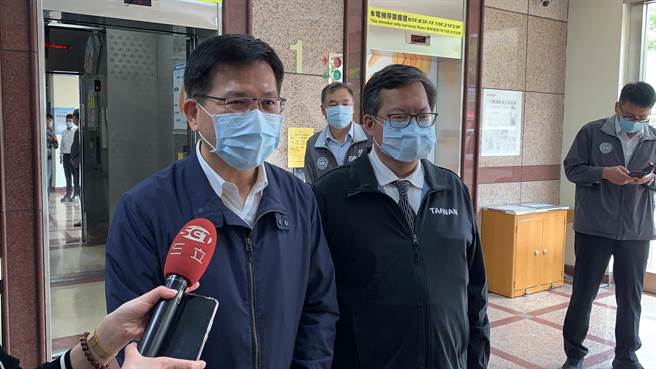 交通部長林佳龍表示請辭一事已決定，表示上週末也將行李打包好。（姜霏攝）