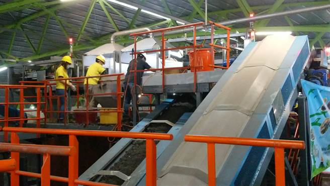 宜兰县环保局推动底渣再利用，宜兰县政府也请各局处盘点使用量，让底渣再利用发挥最大的效能。（宜兰县环保局提供／李忠一宜兰传真）