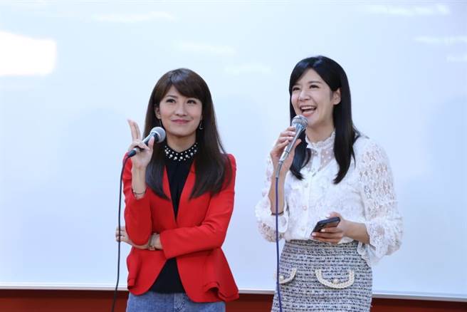 中天主播郑亦真、李佩瑄13日前进臺湾艺术大学开讲。（中天电视提供）