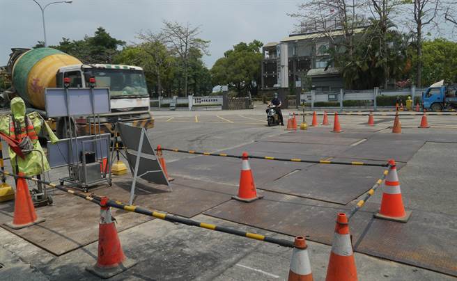 台灣自來水公司第四區管理處，接管位於水利規劃試驗所內的深水井，以支援霧峰及大里、草湖部分地區，停水期間用水之不足。（黃國峰攝）