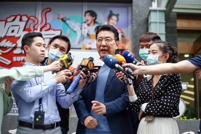 台电重启中火3号机，引发极大争议，中广董事长赵少康日前呼吁台中市长卢秀燕为了台中人的肺，应该率眾包围中火，遭绿营围剿。（资料照，邓博仁摄）