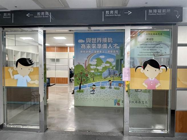 高雄某高中職學校遭爆料校內有「簫笛哥」教師，時常在學校搭女學生的肩，但校方後續的處理態度令學生及家長匪夷所思，且相當不滿，高市府教育局對此案做出說明。（洪浩軒攝）