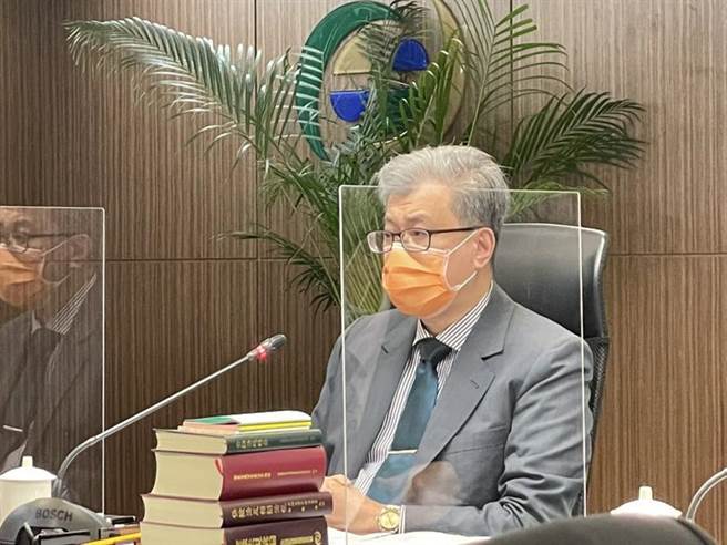 （银行局副局长黄光熙表示，新光R1的受托机构兆丰银行应与受益人坐下来好好谈。图／魏乔怡）