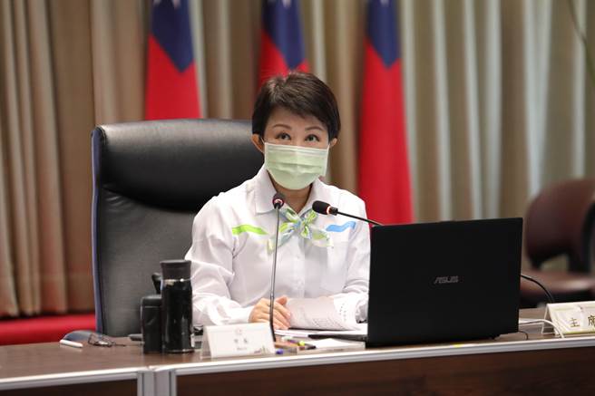 台中市长卢秀燕13日在市政会议公开感谢前台中市长张温鹰、胡志强、林佳龙接力整治，环境绿美化，重现绿柳川风华。（卢金足摄）