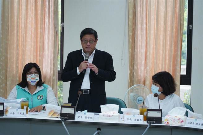 环保署长张子敬希望嘉义市全盘规画环保建设。（王美惠服务处提供）