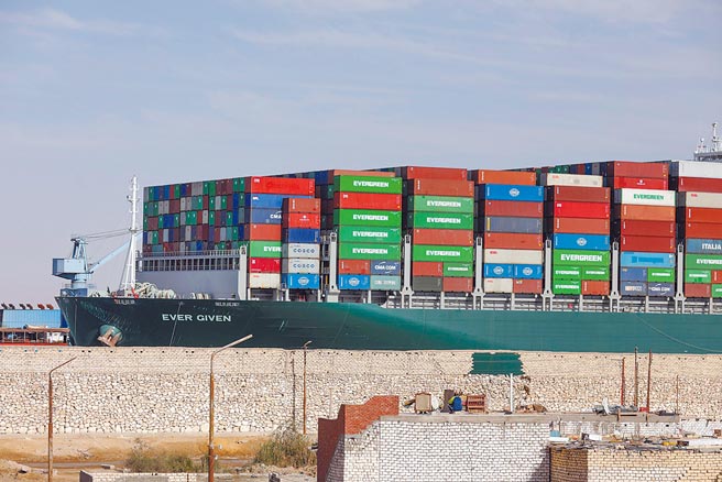 「長賜號」目前船上貨物與25名船員仍被扣留在當地。運河管理局重申，局方要在獲得賠償後才會放行。（路透）