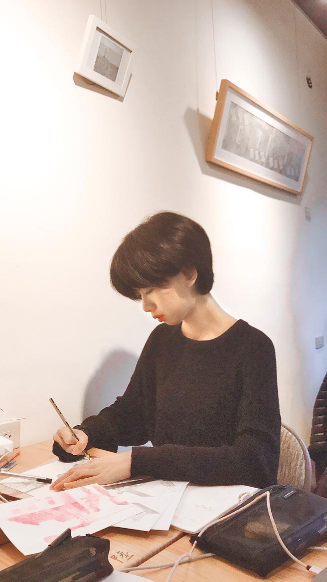 新锐漫画家雷现职为绘画创作者，于台艺大电影系毕业后，赴英国爱丁堡留学，修读插画系研究所。（文化部提供）