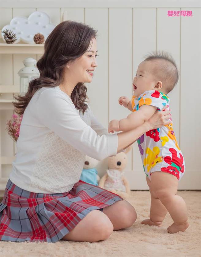 内外八的原因从髋关节、小腿、足部都有可能影响。 (图/婴儿与母亲提供)