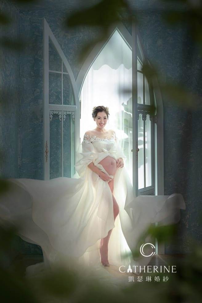 劉伊心身材依舊火辣。（凱瑟琳婚紗提供）